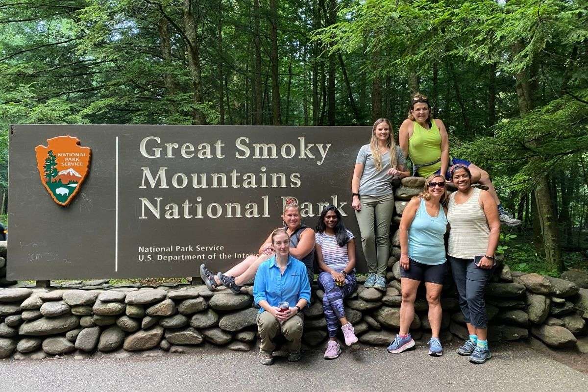 hiking in smoky mountains